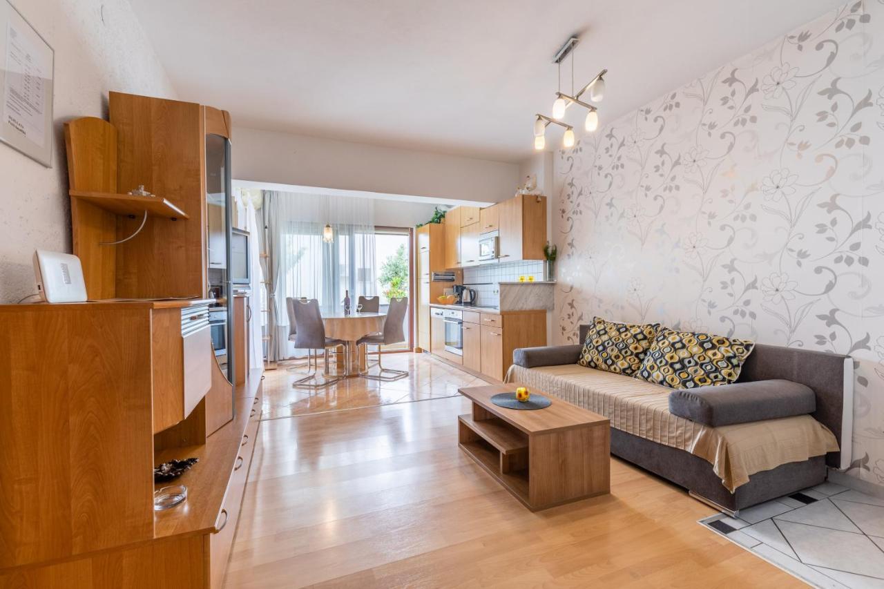 Lana Apartment